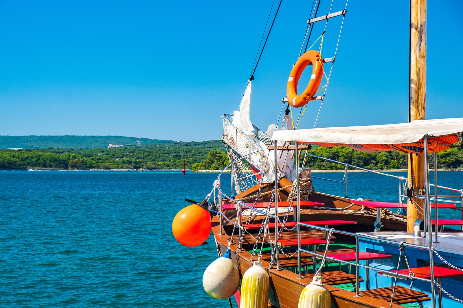 Boat-trips-around-the-island-of-Krk