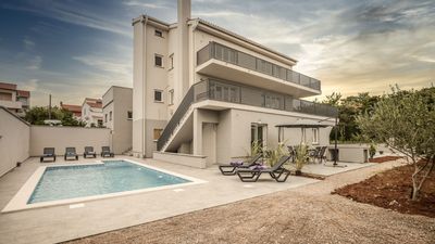 Modern apartment Lacrima 1 in villa with a pool on Krk