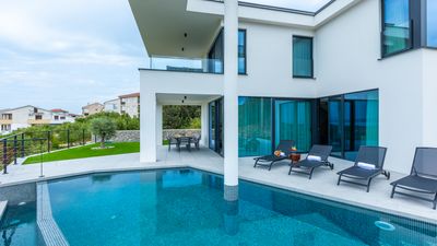 Luxury Villa 45° – Modern Escape in Perfect Balance  