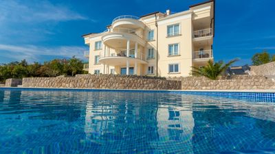 Beachfront luxury apartment Tunera 1 in a villa on Krk