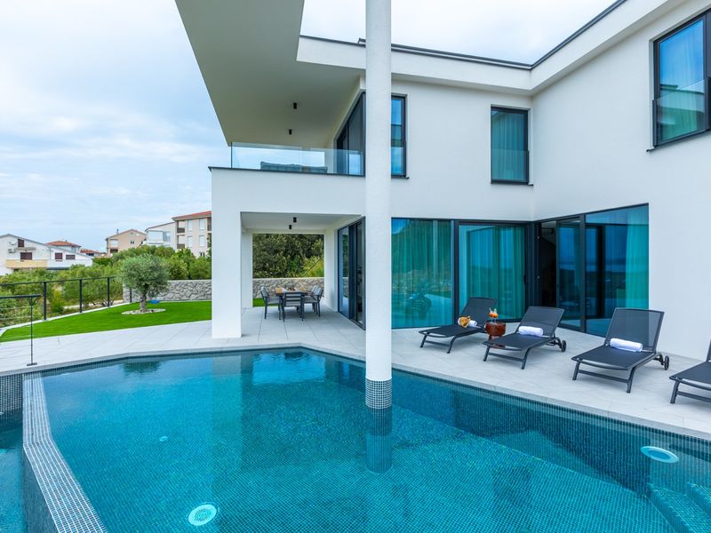 Luxury Villa 45° – Modern Escape in Perfect Balance  