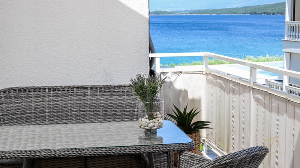 Moderan apartman Balu 16 u vili uz plažu na Krku