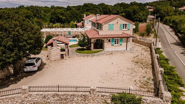 Ruhige Villa Kras mit Pool und großem Garten auf Krk