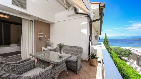 Moderan apartman Balu 16 u vili uz plažu na Krku
