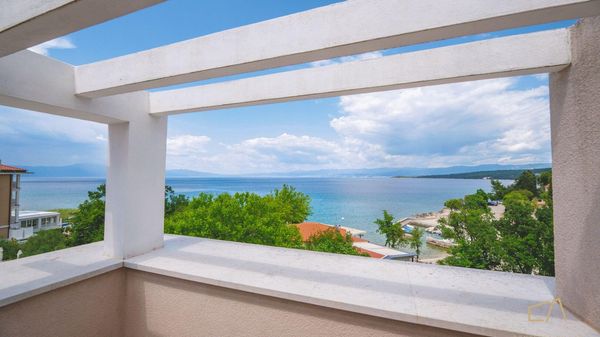 Stylish apartment Luce 3 by the sea on Krk