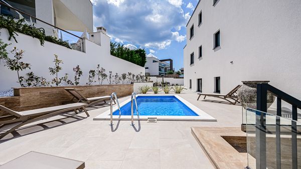 Luxuriöses Apartment Malinska Sky mit privatem Pool