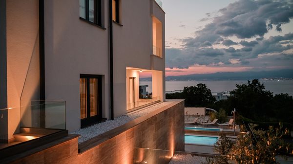 Luxuriöses Apartment Stone Flower mit privatem Pool