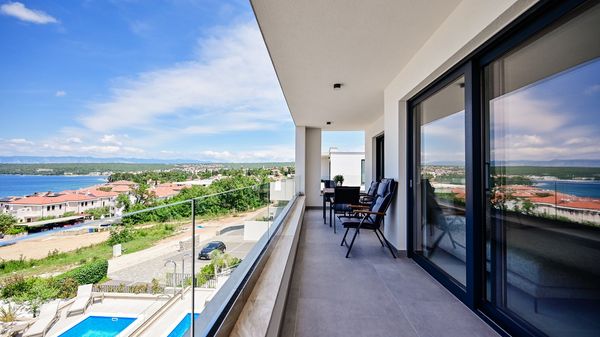 Luxuriöses Apartment Stone Flower mit privatem Pool