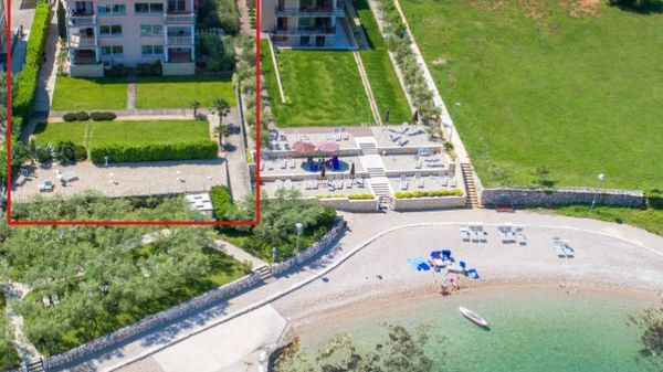 Moderan apartman Balu 16 u vili uz plažu na Krku