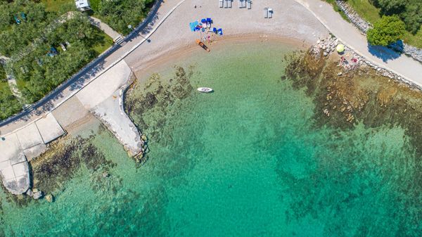 Moderan apartman Balu 16 u vili uz plažu na Krku