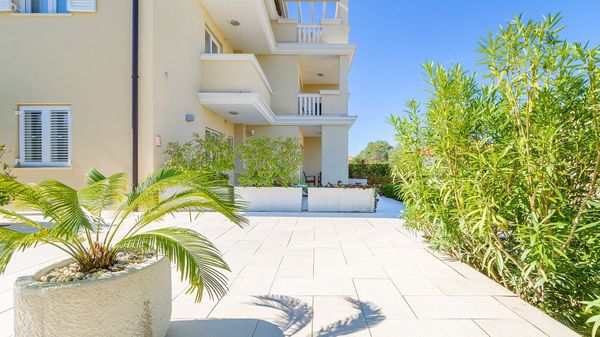 Beautiful apartment Mande 6 in the beachfront villa on Krk