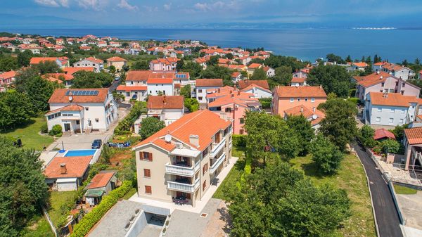 Ferienwohnung Mike 1 in der Villa umgeben von Grün auf Krk