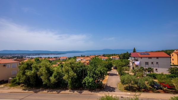 Moderan apartman Rina 1 u vili u mirnom okruženju na Krku