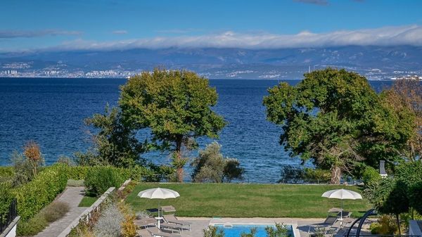 Apartment Blue Sea with sea view and pool