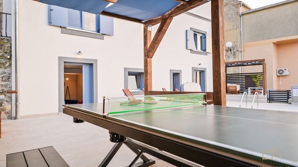 Villa Castel Muschio mit Meerblick, Wellnessbereich und Pool auf Krk