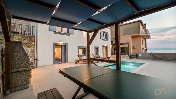 Villa Castel Muschio mit Meerblick, Wellnessbereich und Pool auf Krk