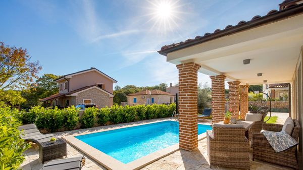 Familienvilla Di mit Pool