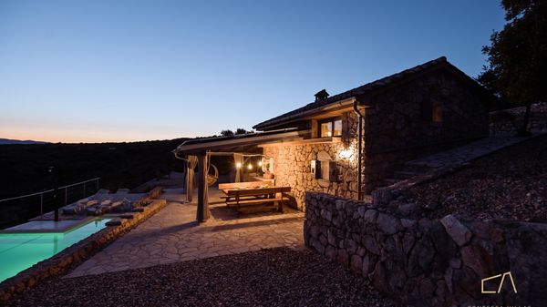 Steinvilla Heritage House Jure mit Pool und Meerblick auf Krk