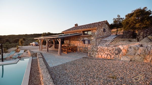 Steinvilla Heritage House Jure mit Pool und Meerblick auf Krk