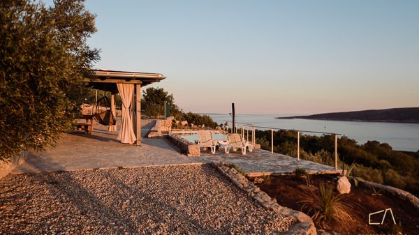 Steinvilla Heritage House Jure mit Pool und Meerblick auf Krk