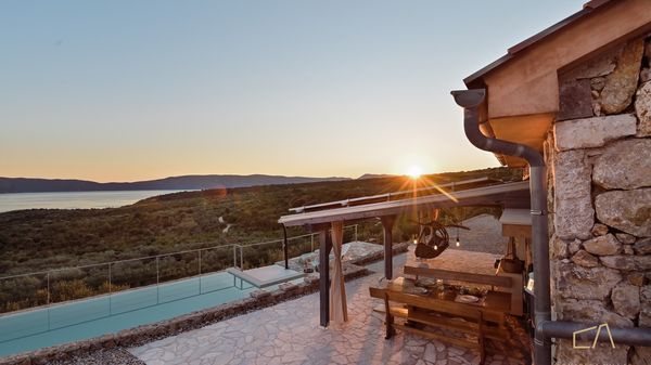 Steinvilla Heritage House Jure mit Pool und Meerblick auf Krk