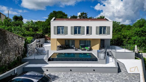 Luxuriöse Villa Brajdini mit Panoramablick auf das Meer