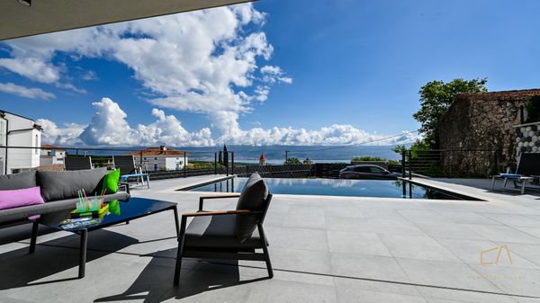 Luxuriöse Villa Brajdini mit Panoramablick auf das Meer