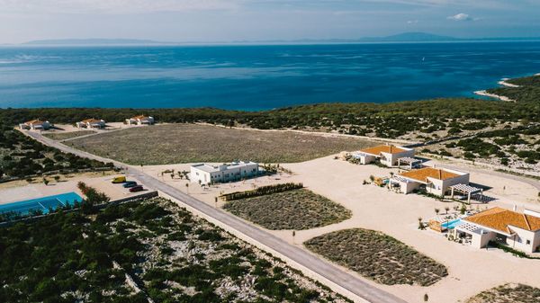 Luxuriöse Plant Villa mit beheiztem Pool