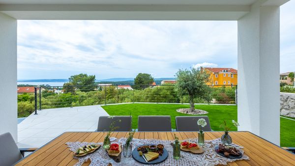 Luxury Villa 45° – Modern Escape in Perfect Balance  