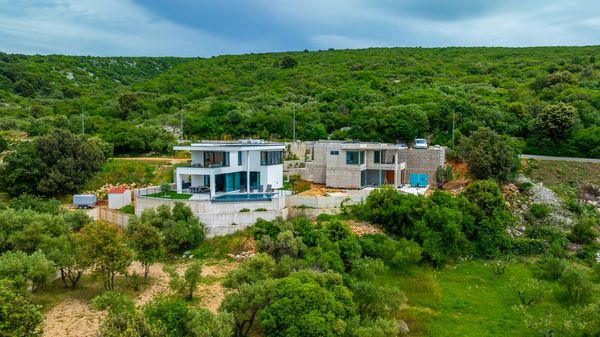 Luxury Villa 45° – Modern Escape in Perfect Balance  