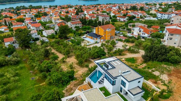 Luxury Villa 45° – Modern Escape in Perfect Balance  