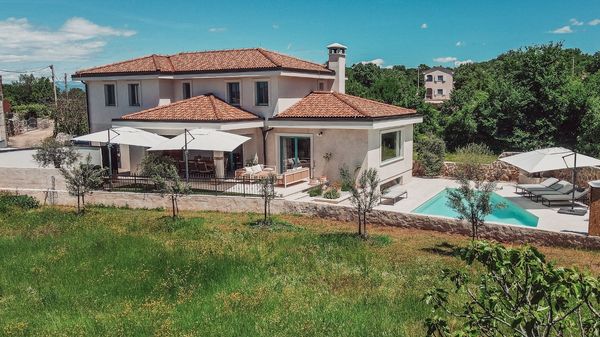 Peaceful Luxury Villa Solea with an outdoor Pool