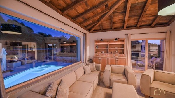 Peaceful Luxury Villa Solea with an outdoor Pool