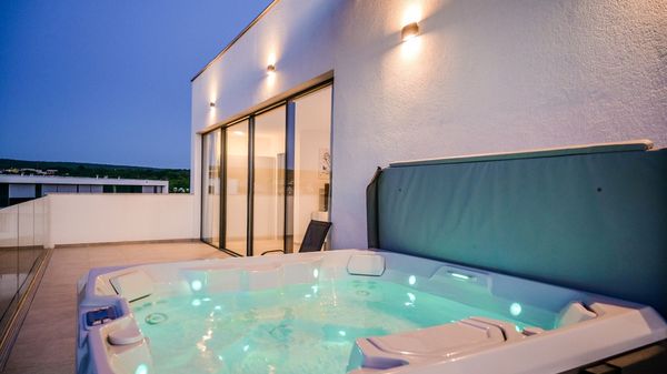 Luxus Deluxe Penthouse  Rova mit Meerblick und Whirlpool