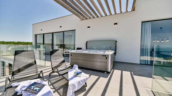 Luxus Deluxe Penthouse  Rova mit Meerblick und Whirlpool