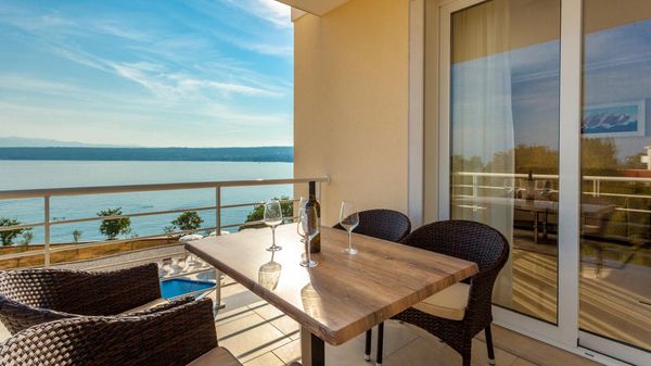 Beachfront luxury apartment Tunera 1 in a villa on Krk