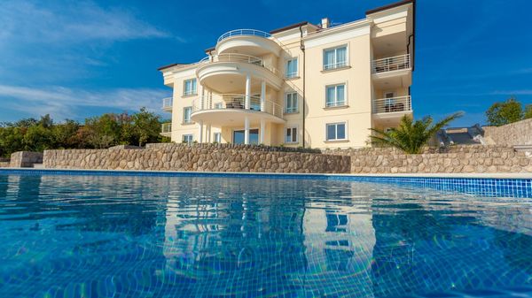 Moderne Luxus-Ferienwohnung Tunera 3 in der Villa am Meer auf Krk