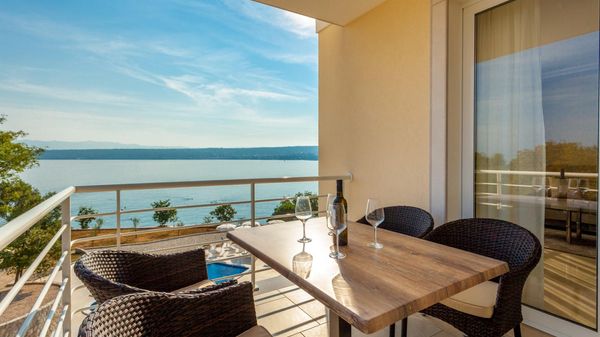 Moderne Luxus-Ferienwohnung Tunera 3 in der Villa am Meer auf Krk