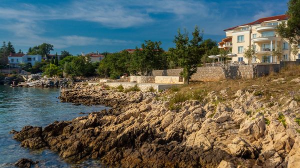 Moderne Luxus-Ferienwohnung Tunera 3 in der Villa am Meer auf Krk