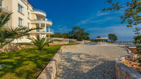 Moderne Luxus-Ferienwohnung Tunera 3 in der Villa am Meer auf Krk