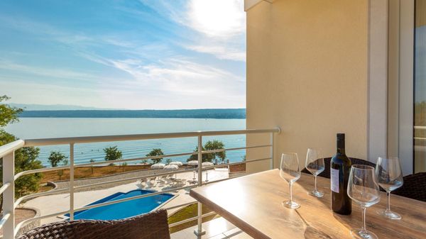 Lovely luxury apartment Tunera 4 in a beachfront villa on Krk