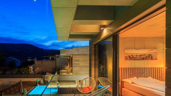 Stylish Villa Besca with heated infinity pool