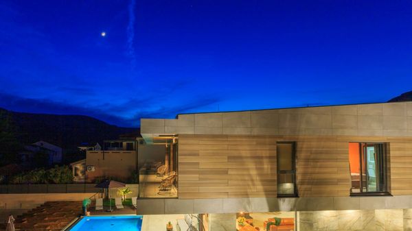 Stylish Villa Besca with heated infinity pool