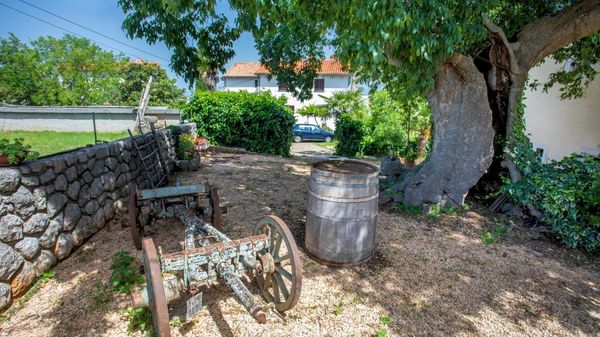 Beautiful Villa Bogovski Dvori with a rustic touch on Krk