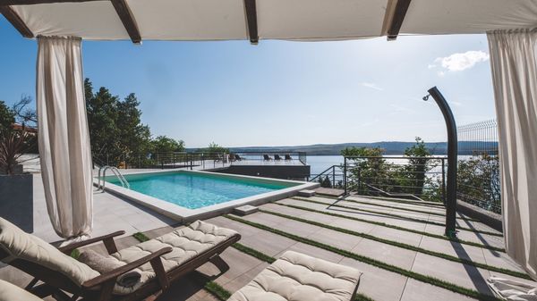 Atemberaubende Villa Grace mit Meerblick und Pool in Jadranovo