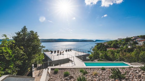 Atemberaubende Villa Grace mit Meerblick und Pool in Jadranovo