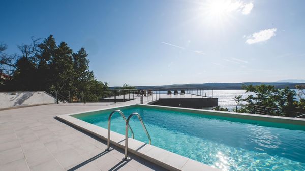 Atemberaubende Villa Grace mit Meerblick und Pool in Jadranovo