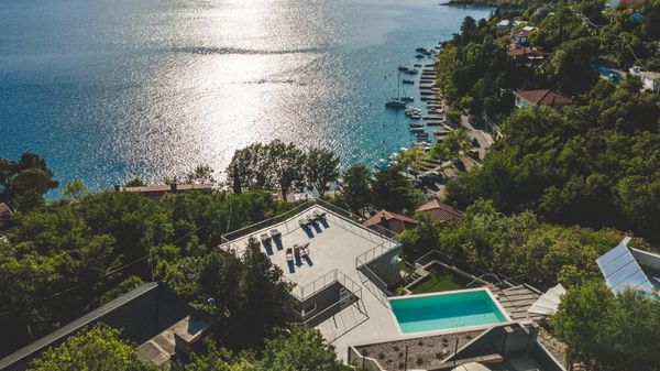 Atemberaubende Villa Grace mit Meerblick und Pool in Jadranovo