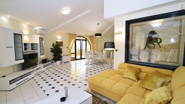 Spacious Villa Jasmin with a pool and a wellness area near Opatija