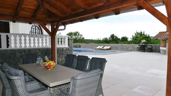 Spacious Villa Jasmin with a pool and a wellness area near Opatija